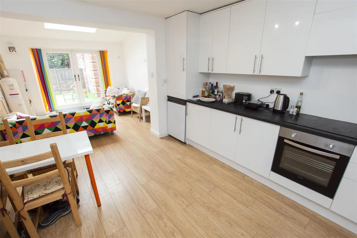 Open Plan Kitchen/ L