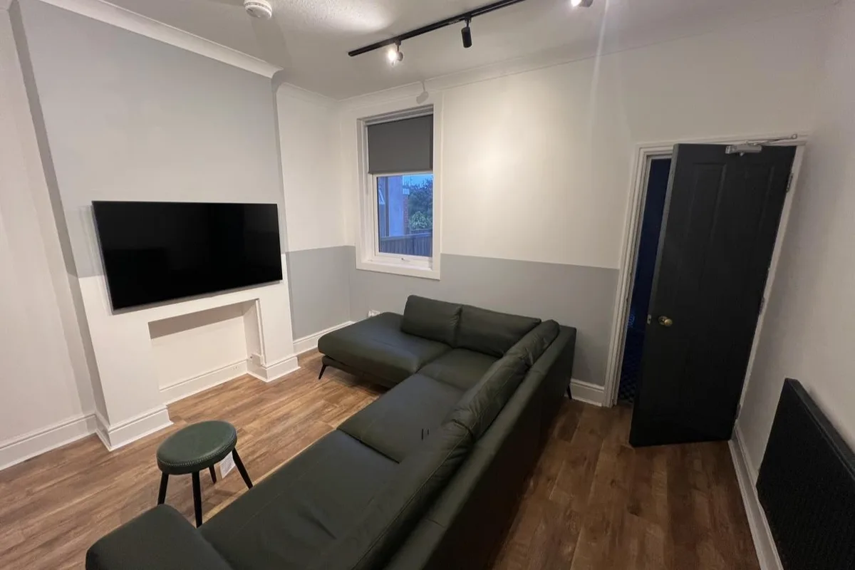 LIVING ROOM 2.jpg