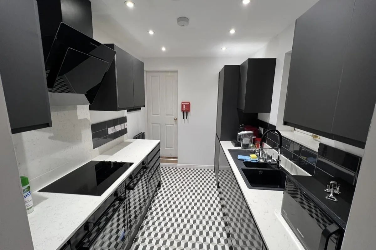KITCHEN 1.jpg