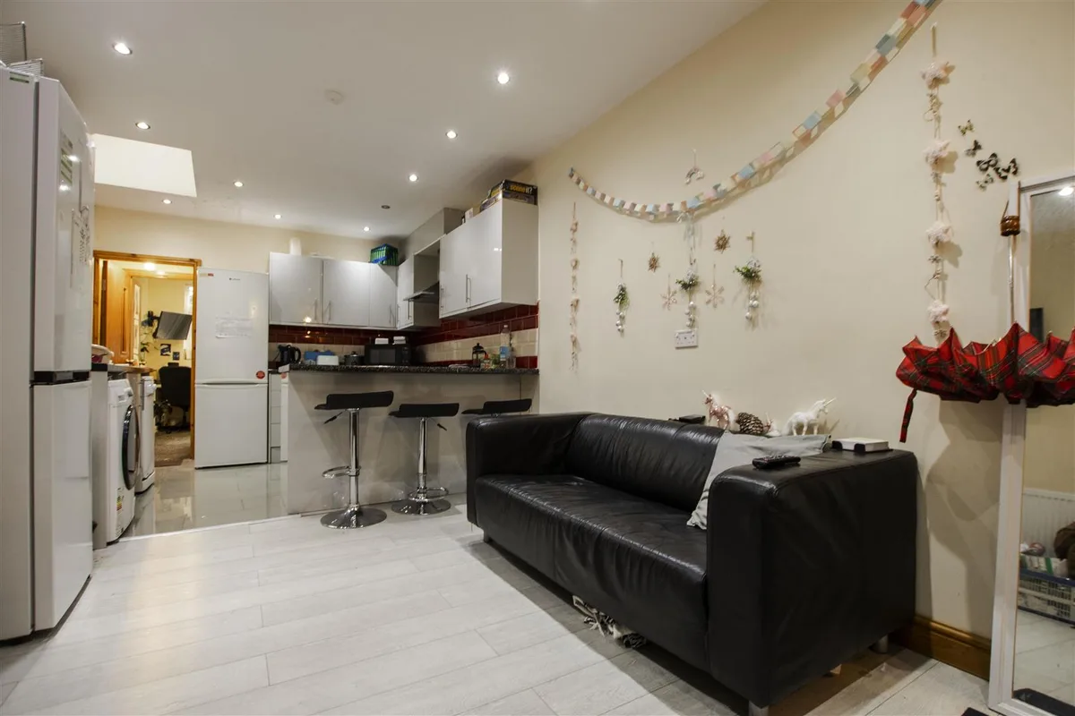 Open Plan Kitchen/ L