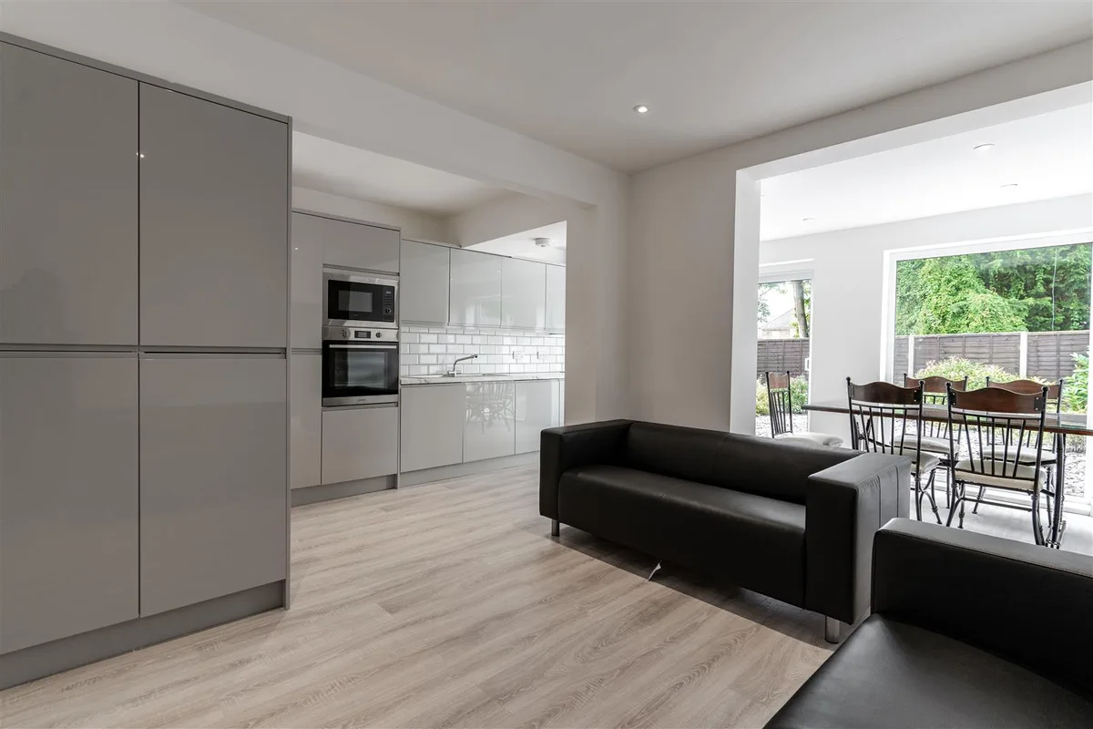 Open Plan Kitchen/ L