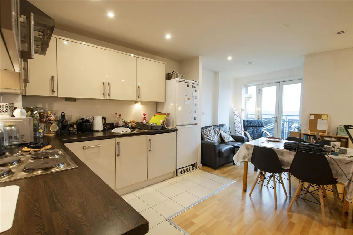Open Plan Kitchen/ L