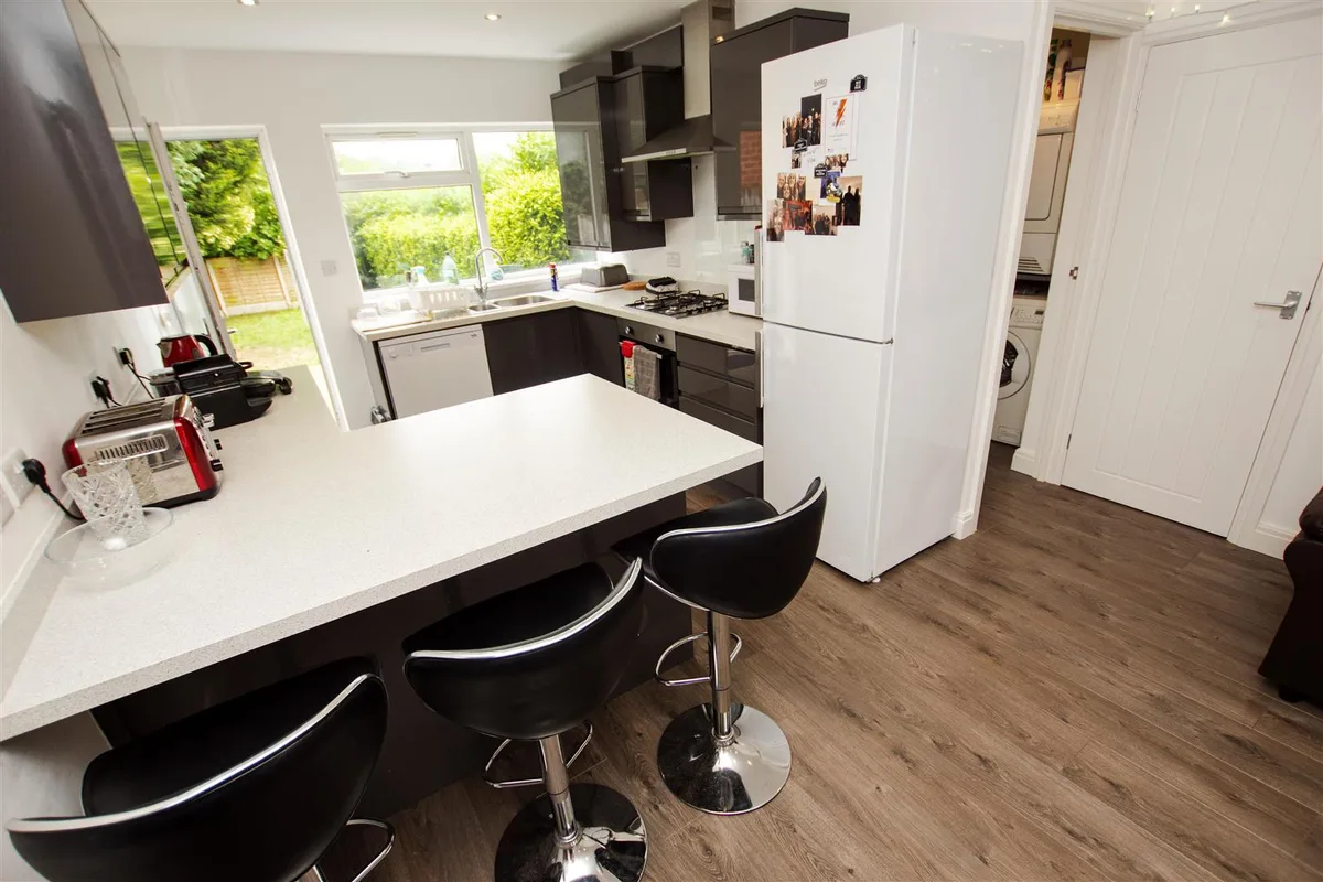 Open Plan Kitchen/ L